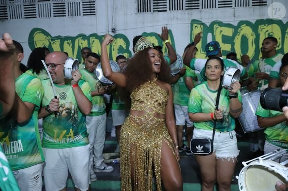 Iza foi muito elogiada por seu samba no pé