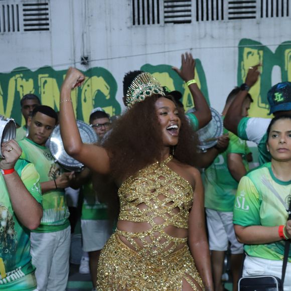 Iza foi muito elogiada por seu samba no pé