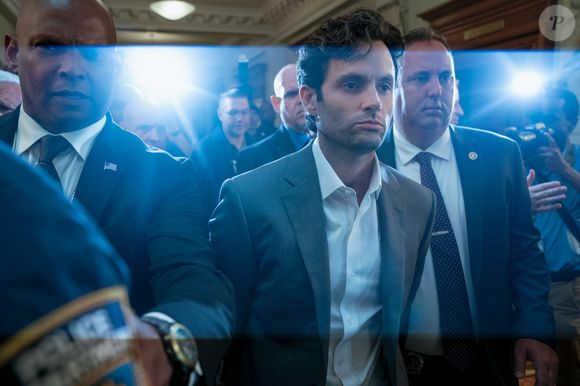 Penn Badgley faz sucesso na série 'Você', onde interpreta o assassino em série Joe Goldberg