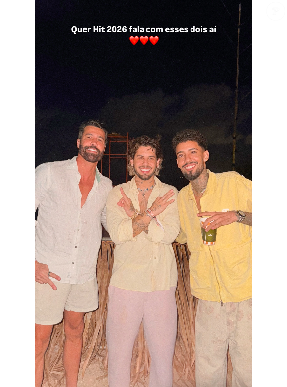 Zé Felipe curtiu o Ano Novo com amigos na Praia de Pipa, no Rio Grande do Norte