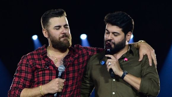 'Não sei o que vou dizer para seus filhos...': após pausa por depressão, dupla Zé Neto e Cristiano comove Barretos com Pai Nosso e lágrimas