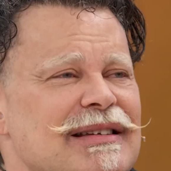 Carmo Dalla Vecchia causou na web ao surgir até com o dente quebrado no 'Encontro'