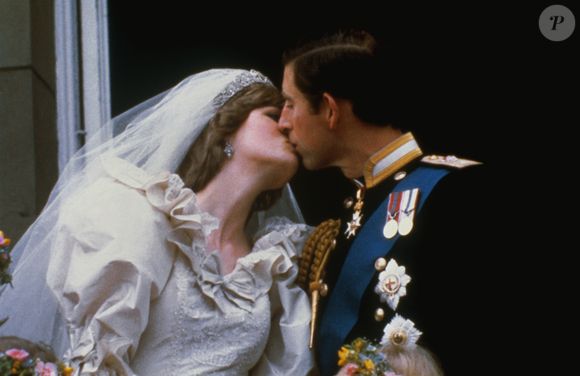 Em 29 de julho de 1981, o mundo parou para assistir a um dos últimos grandes eventos de Estado do século XX: o casamento de Lady Diana Spencer, então com 20 anos, e o Príncipe Charles.