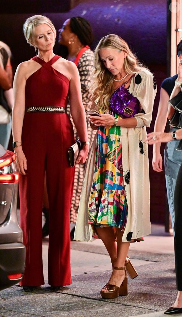A bolsa se tornou um ícone tão importante que retornou no spin-off 'And Just Like That', com a icônica bolsa Fendi de paetê roxa eternizada por Carrie Bradshaw, personagem de Sarah Jessica Parker