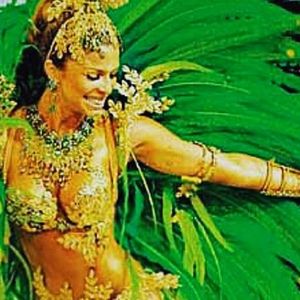 Grazi Massafera quase caiu no chão da Sapucaí em 2007 por boicote