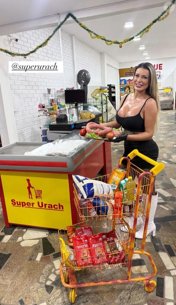 Andressa Urach revelou que algo curioso ocorreu no Super Urach, mercado o qual é proprietária.