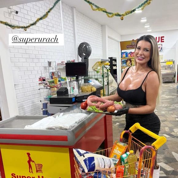 Andressa Urach revelou que algo curioso ocorreu no Super Urach, mercado o qual é proprietária.
