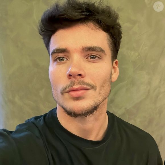 João Lucas explicou que a rinoplastia foi para corrigir uma assimetria no nariz devido a um acidente na infância