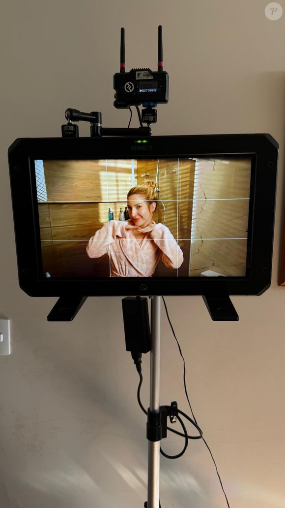 A médica e comunicadora Amanda Meirelles, recém-anunciada como nova embaixadora de Avène, marca francesa dos Laboratórios Pierre Fabre, foi fotografada nos bastidores de sua primeira campanha para a marca.