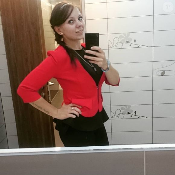 Gabrielle Gáspar, modelo húngara, está divulgando testes de DNA falsos na web