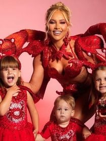 Virgínia combina fantasia com filhos para ensaio de Carnaval, mas bumbum da influencer vira destaque em look ousado. Fotos!