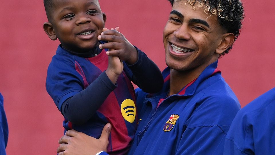 Irmão mais novo de Lamine Yamal, da Espanha, estoura o fofurômetro da Copa