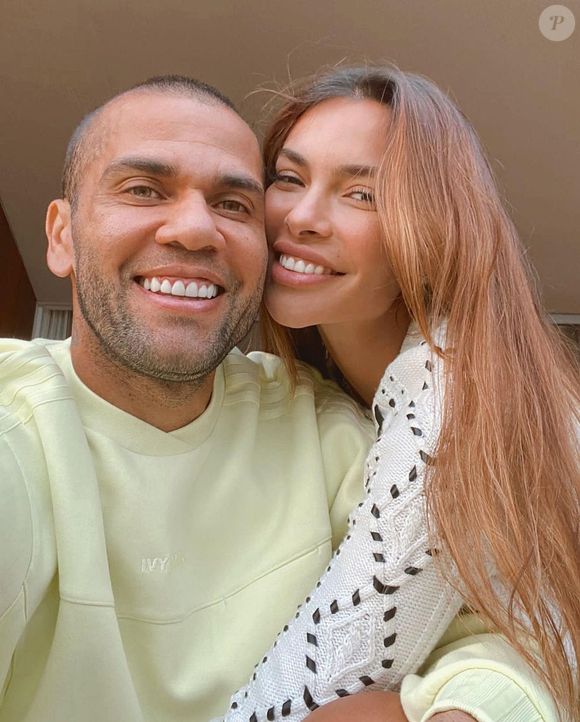 Esposa de Daniel Alves, Joana Sanz está grávida pela primeira vez do jogador