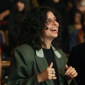 Filha de Debora Bloch roubou a cena pela semelhança com a mãe