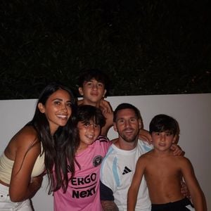 Após o desabafo de Messi, Antonela Roccuzzo, esposa do jogador, fez uma homenagem emocionante nas redes sociais