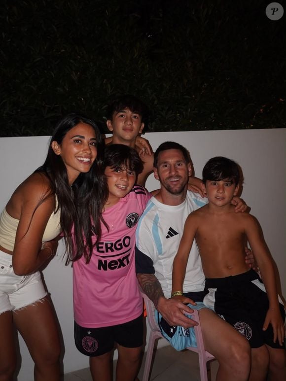 Após o desabafo de Messi, Antonela Roccuzzo, esposa do jogador, fez uma homenagem emocionante nas redes sociais