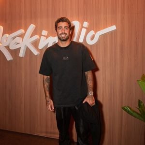 Pedro Scooby e 3 herdeiros do pai podem ser obrigados a pagarem R$ 10 mil de indenização à mulher que trabalhou para o genitor do surfista