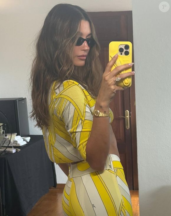 A fundadora da marca de beleza Rhode contou que abandonou os estudos no último ano da escola e, embora reconheça que sua trajetória profissional tenha sido bem-sucedida, não recomenda que outras pessoas façam o mesmo.