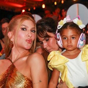 Filha mais velha de Léo Santana e Lore Improta, Liz foi a responsável por comandar o chá revelação