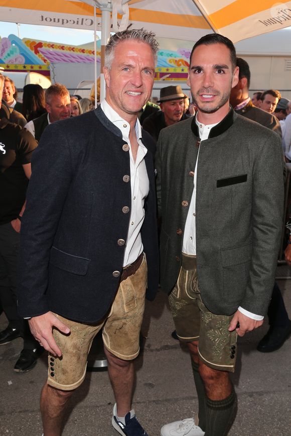 Ralf Schumacher oficializou a união com Etienne Bousquet-Cassagne em Saint-Tropez. A cerimônia, marcada por três dias de comemorações, será tema do episódio final da série documental 'Ralf & Étienne: We Say I Do'