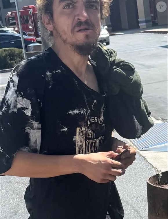 Tylor Chase em situação de rua: a descoberta foi feita pela tiktoker Lethal Lalli, que reconheceu o artista e fez vídeos na plataforma em busca de ajuda