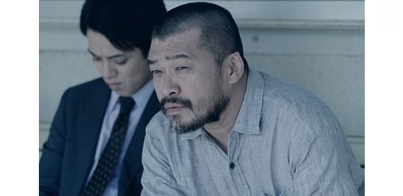 O protagonista do dorama é interpretado por Teruyuki Kagawa, que assume diferentes identidades na série