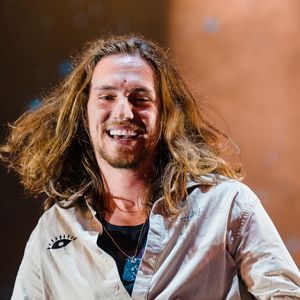 Para celebrar o lançamento do álbum, Vitor Kley deu uma entrevista ao Purepeople falando sobre o projeto