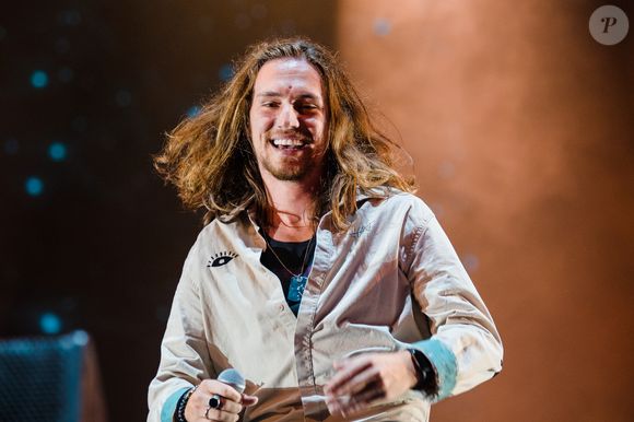 Para celebrar o lançamento do álbum, Vitor Kley deu uma entrevista ao Purepeople falando sobre o projeto