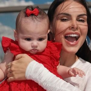 'Mas eu decidi preservar a imagem da Helena por um tempo e não compartilhar porque as coisas que eu recebo são cruéis, as montagens muito pesadas, assim, com o rostinho dela. Não gosto nem de lembrar'