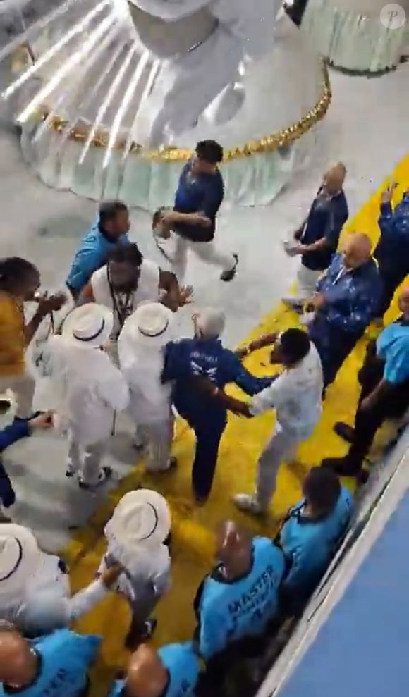 Vídeo expõe momento delicado do desfile da Portela e provoca debate sobre respeito à história da escola