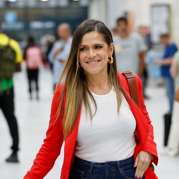 Ingrid Guimarães afirmou ter sido obrigada a mudar de lugar em voo Nova York-Rio de Janeiro após cadeira de outro passageiro quebrar