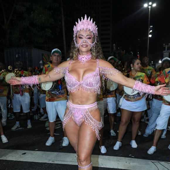 Paolla Oliveira começou com uma alimentação detox e cuidou, com profissionais, de diversas áreas do corpo