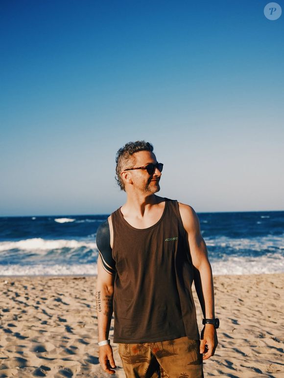 Para celebrar seu aniversário, Lucas Lima fez uma publicação em seu Instagram com uma foto na praia