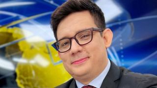 Doença rara causa a morte do apresentador e colunista Erlan Bastos aos 32 anos