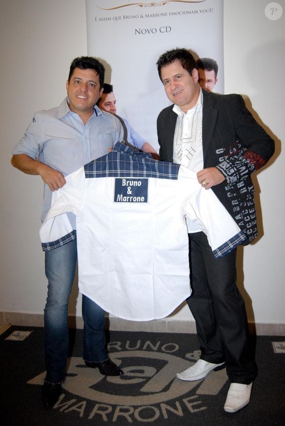 Marrone também mantinha sua aparência natural durante os anos de sua carreira