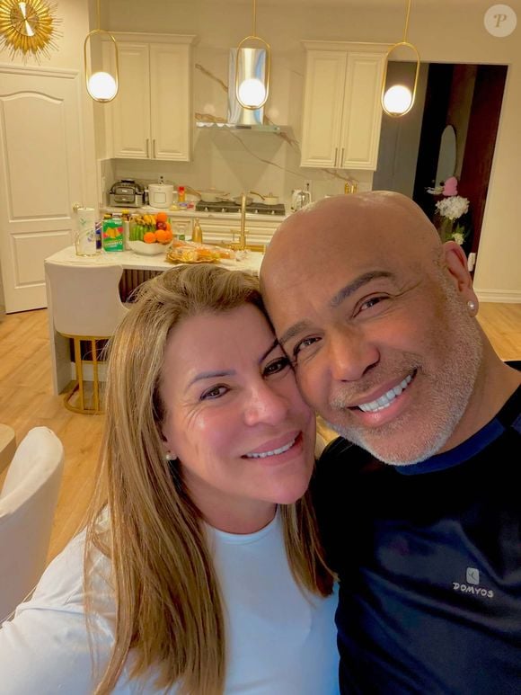 Corpo do cantor Rick será velado e sepultado em cerimônia reservada a pedido da família - na foto, artista com a mulher, Geralda Helena Carvalho