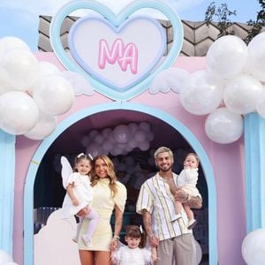 Nesta quinta-feira (12), Dia dos Namorados, Zé Felipe e Virginia comemoraram o mesversário de 9 meses de José Leonardo, filho caçula do casal.