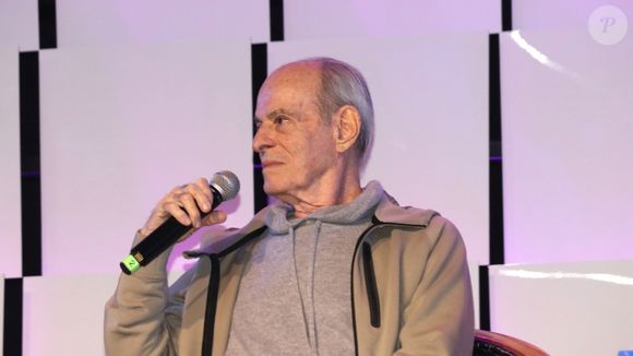 Despedida de Ney Matogrosso comove fãs após morte da mãe, aos 103 anos