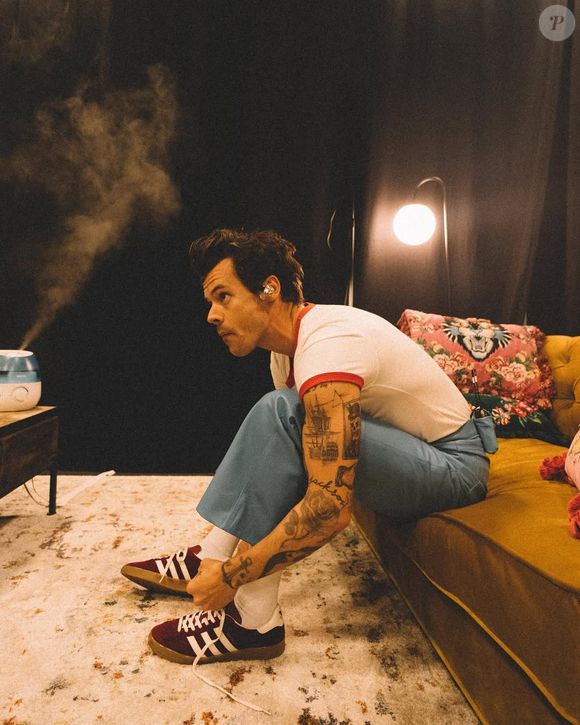 Depois de atravessar gerações e conquistar celebridades como Harry Styles, o Adidas Samba começa a perder espaço no street style e dá sinais claros de aposentadoria fashion