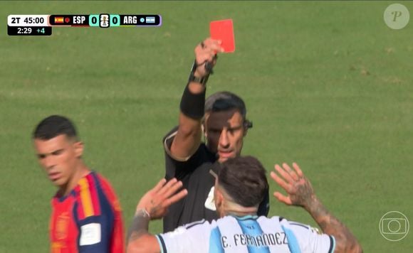 O craque Enzo Fernandez, da Argentina, foi expulso no final do segundo tempo regulamentar