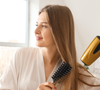 Entre as técnicas de cuidados pessoais para secar e modelar o cabelo está o uso do secador, que é praticamente um elemento essencial para se ter cabelos bonitos.