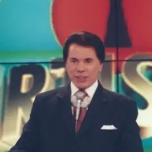 Silvio Santos ‘foi muito doido, não contou pra ninguém, ninguém sabia. Eu fiquei muito puto, eu fiquei muito puto, pô’, relembrou Boninho, com bom humor