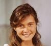 Adriana Esteves em 1989: interpretou a personagem Tininha em Top Model. A jovem esportista, bronzeada e surfista fazia parte do núcleo do Rio de Janeiro, com foco nas passarelas e no surfe. Na trama, ela vivia um romance com Elvis (Marcelo Faria), de quem era extremamente submissa e fazia tudo o que o namorado mandava