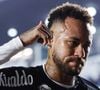 Além da forte concorrência na ofensiva, o comportamento de Neymar dentro e fora de campo estão prejudicando sua imagem