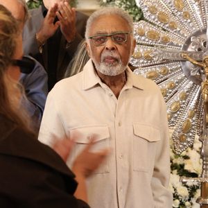 Gilberto Gil participou de velório de Nana Caymmi em meio à folga de sua última turnê musical