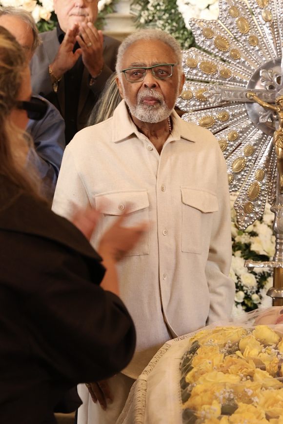 Gilberto Gil participou de velório de Nana Caymmi em meio à folga de sua última turnê musical
