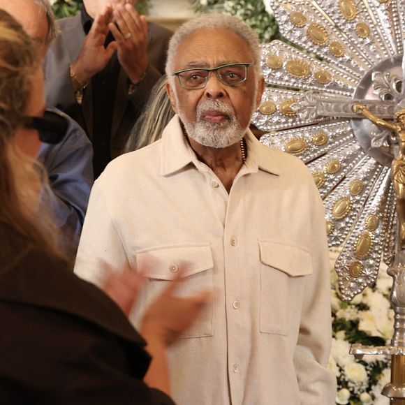 Gilberto Gil participou de velório de Nana Caymmi em meio à folga de sua última turnê musical
