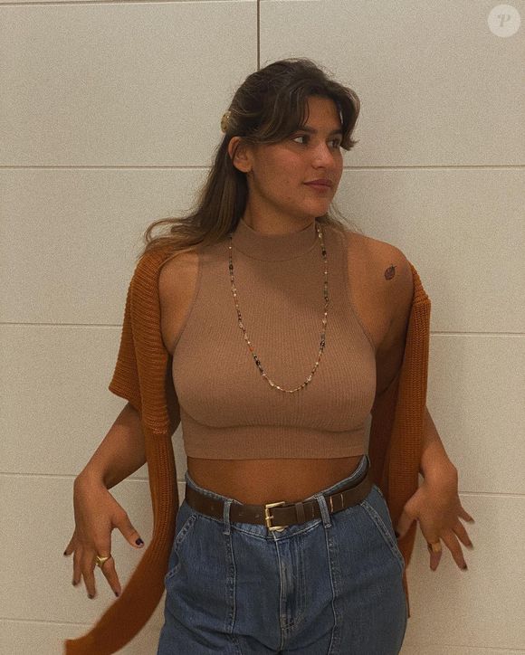 Croppeds e shorts passaram a ser muito usados por Giulia Costa