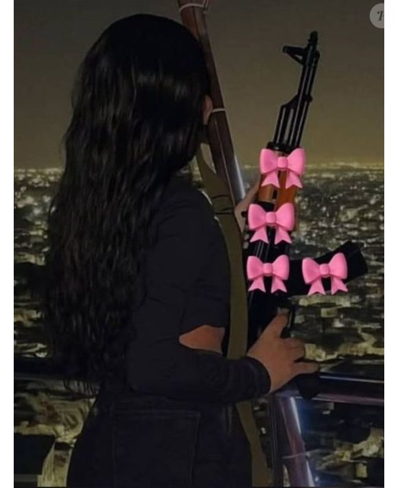 Japinha do CV, no áudio antigo, confirma que está viva. Ela pede que o amigo mantenha a informação no sigilo e deixe que as pessoas acreditem que ela está mesmo morta