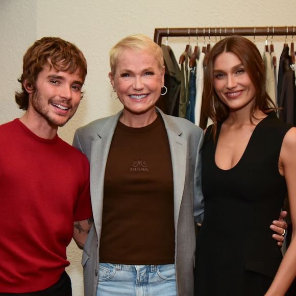 Sasha Meneghel, Xuxa e João Lucas reuniram minimalismo, alfaiataria e sofisticação na inauguração da nova loja da Mondepars no Shopping Leblon